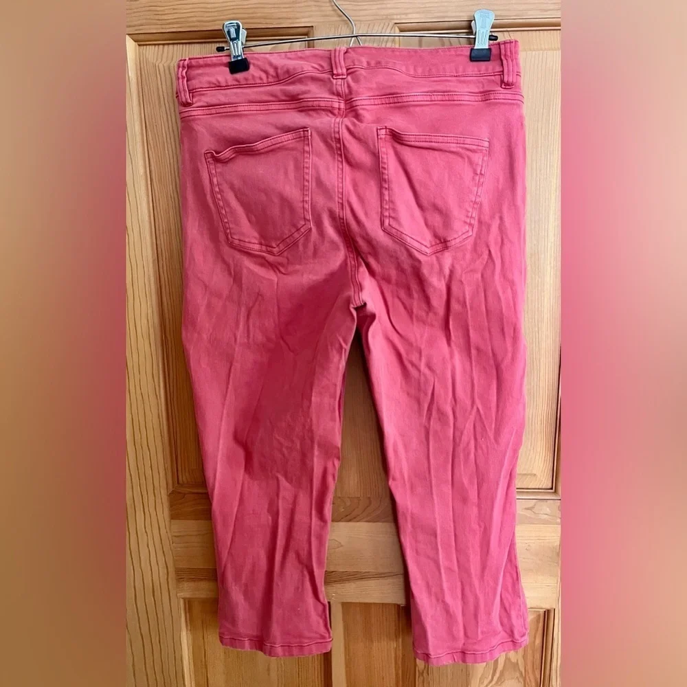 Chaps Sz 8 Faded Red Capri Jeans Distressed Bleach Splashes Grunge Summer VTG